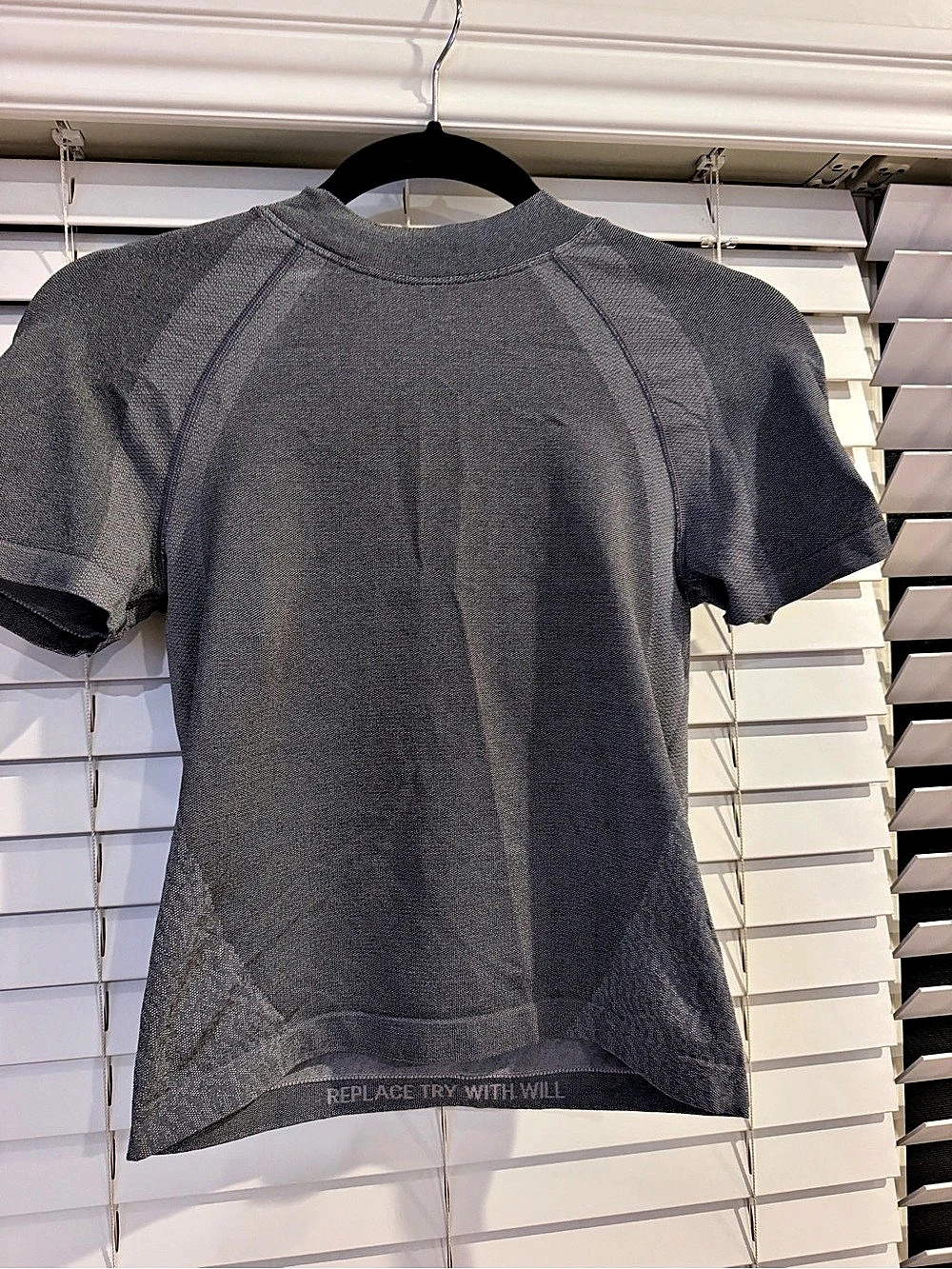 Lululemon Seamless Training Short-Sleeve Shirt Gray Size 6